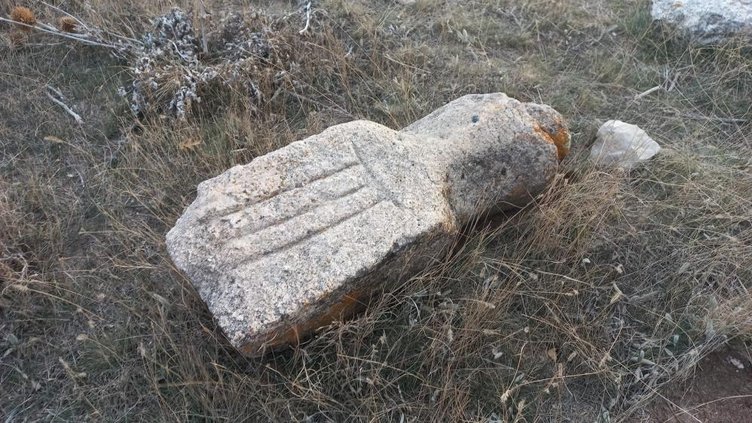 Afyon’da Osmanlı ve Selçuklu döneminden kalan mezarlara köylüler sahip çıktı