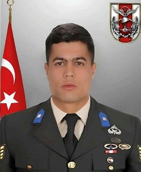 İzmir’de şehidimizi binlerce kişi son yolculuğuna uğurladı