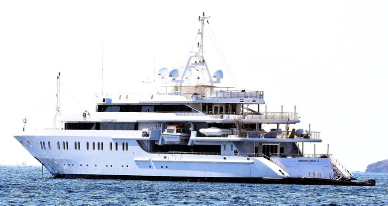 Bodrum’a yanaşan lüks yat, 580 bin liralık yakıt aldı