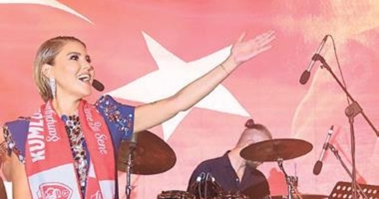 Ergen şarkılarıyla eğlendirdi