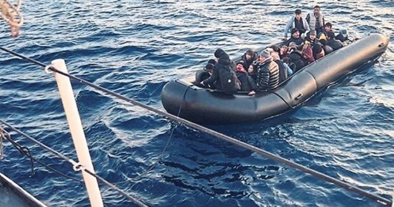 Çeşme açıklarında 90 düzensiz göçmen yakalandı