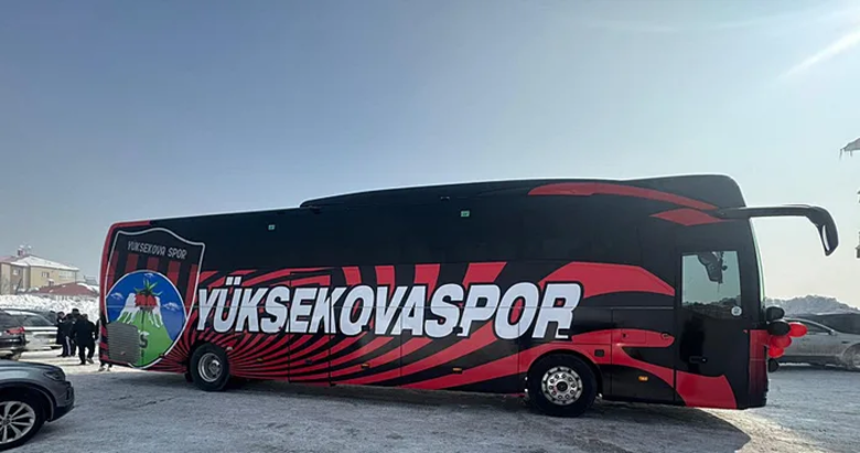 Başkan Erdoğan’dan Yüksekovaspor Kadın Futbol Takımı’na hediye otobüs!