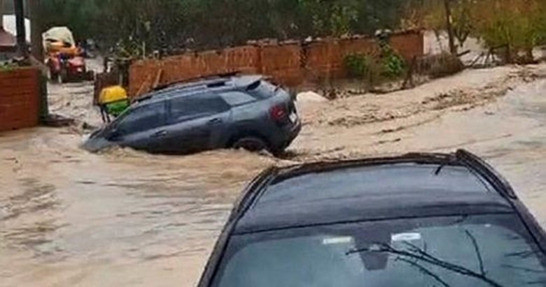 Çanakkale’yi sel vurdu! Otomobiller suya kapıldı