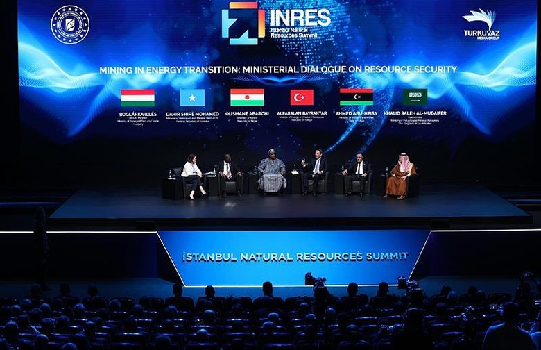 Bakan Bayraktar: Enerjide merkez ülke olan bir Türkiye hedefliyoruz