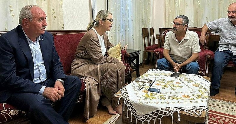 İzmir’de gasp dehşeti yaşayan taksiciye ziyaret: Meclis’in gündemine taşıyacağız