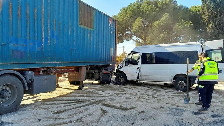 İzmir’deki feci kazada 6 cezaevi personeli yaralandı