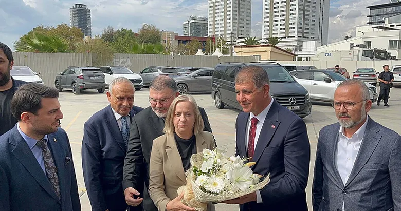 Başkan Tugay’dan AK Parti İl Başkanlığına ziyaret: Konuşmak değil, çalışmak zamanı
