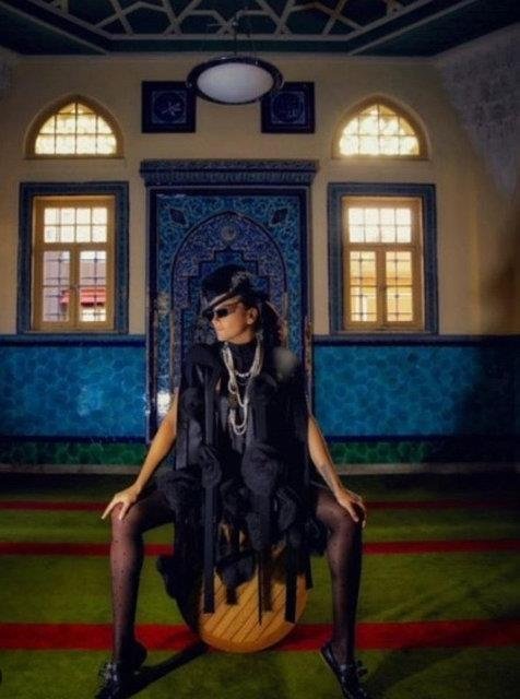 Eda Taşpınar camideki skandal fotoğrafı nedeniyle ifade verdi