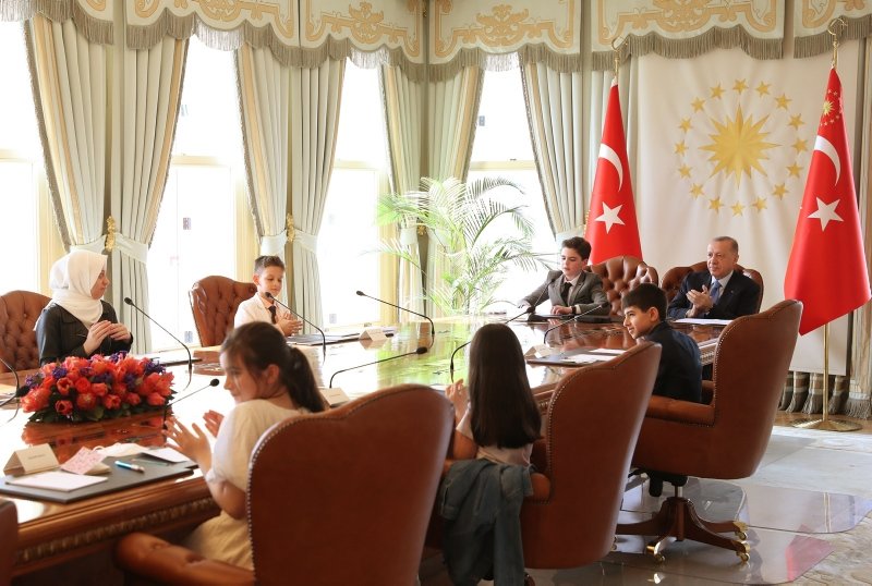 Başkan Erdoğan Vahdettin Köşkü’nde çocukları kabul etti