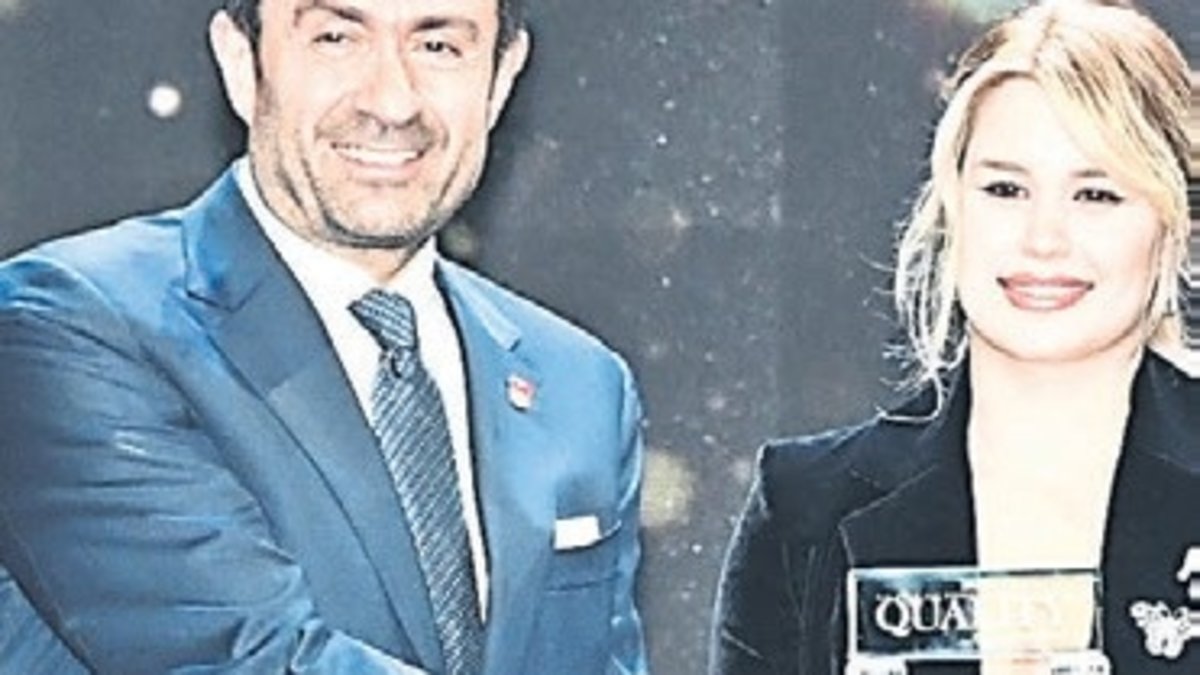 Milli yüzücü Kurt yılın sporcusu seçildi