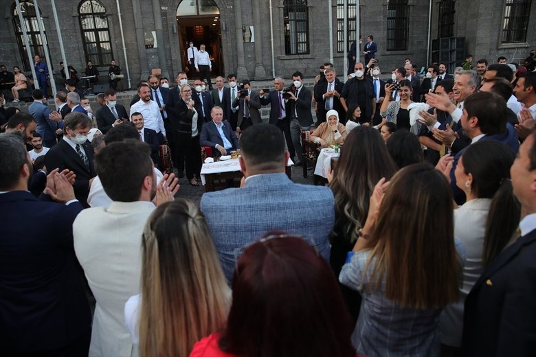 Başkan Erdoğan Gönül Dağı türküsünü söyledi