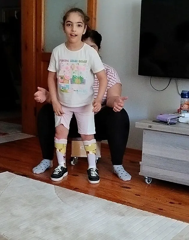izmirde-azmiyle-herkesi-duygulandirdi-yagmurun-tek-hayali-yuruyebilmek-1790752716016.jpeg