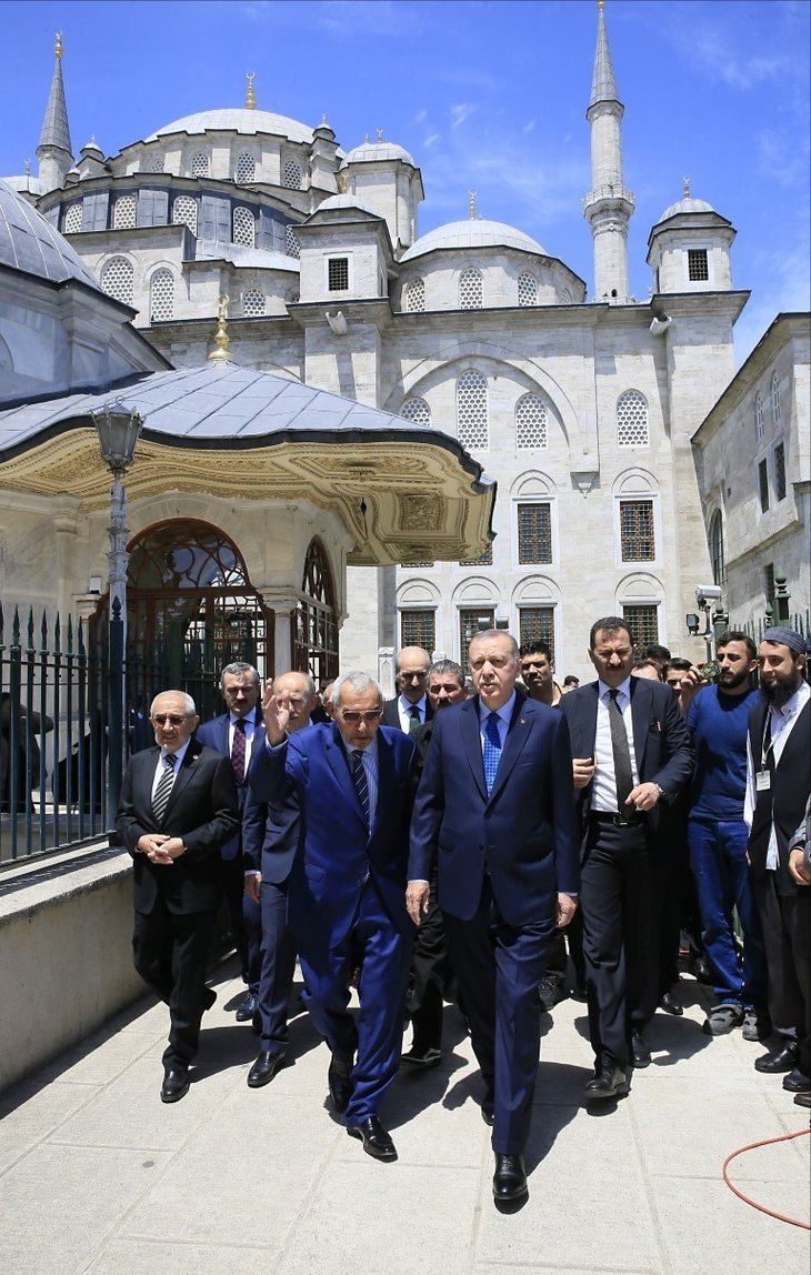 Cumhurbaşkanı Erdoğan restore edilen Fatih Sultan Mehmet’in türbesini açtı