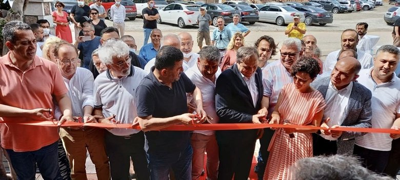 CHP’li vekiller açılışını yapmıştı! Assos bölgesinde kaçak plaj tesisi için yıkım kararı