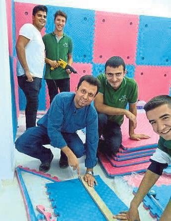 Söz konusu çocuklarsa herkes taşın altına elini koyuyor