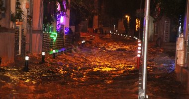 Bodrum'da şiddetli yağmur sokakları göle çevirdi