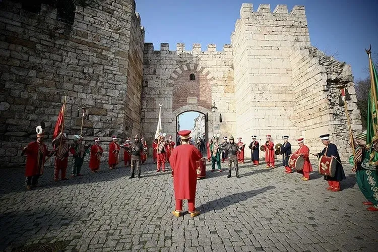 mehter-marsi-ceddin-deden-sozlerini-kim-yazdi-kim-besteledi-iste-mehter-marsinin-tarihi-ve-sozleri-1783510293031.jpeg