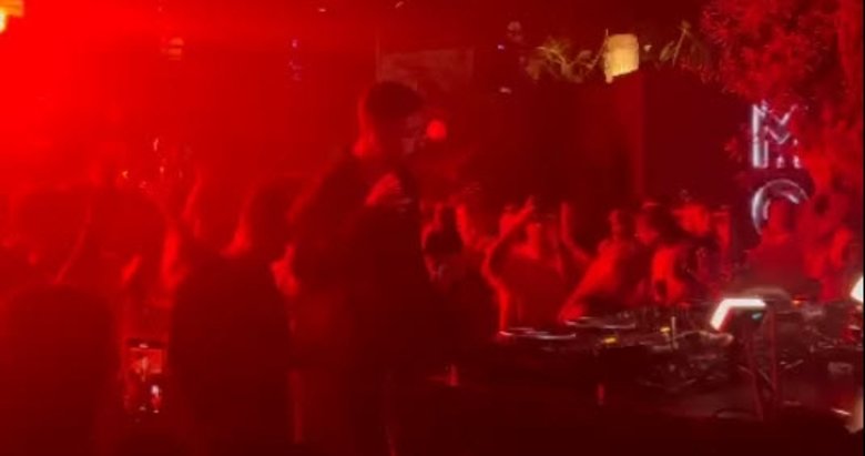 Mahmut Orhan konserinde ortalık karıştı! Şişeler havada uçuştu