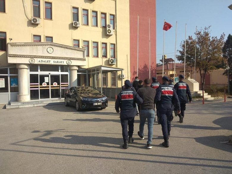 Uyuşturucu satıcıları ticari takside yakalandı