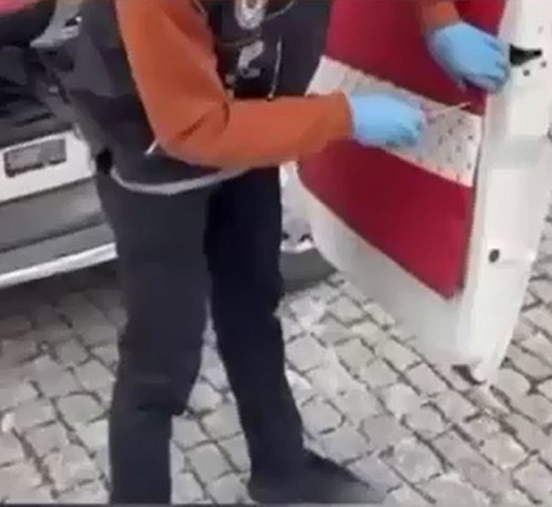 Denizli’de, kağıtlara emdirilmiş bonzai ele geçirildi