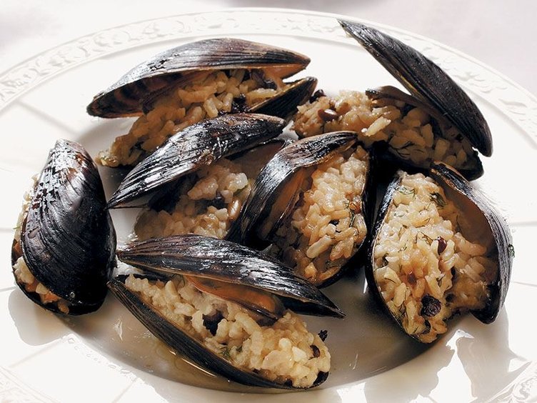 Lezzetiyle ünlü midye dolması nasıl yapılır?