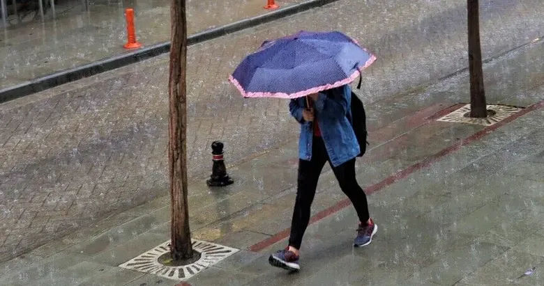 İstanbul’da olumsuz hava koşulları nedeniyle eğitime ara: Valilikten son dakika kararı
