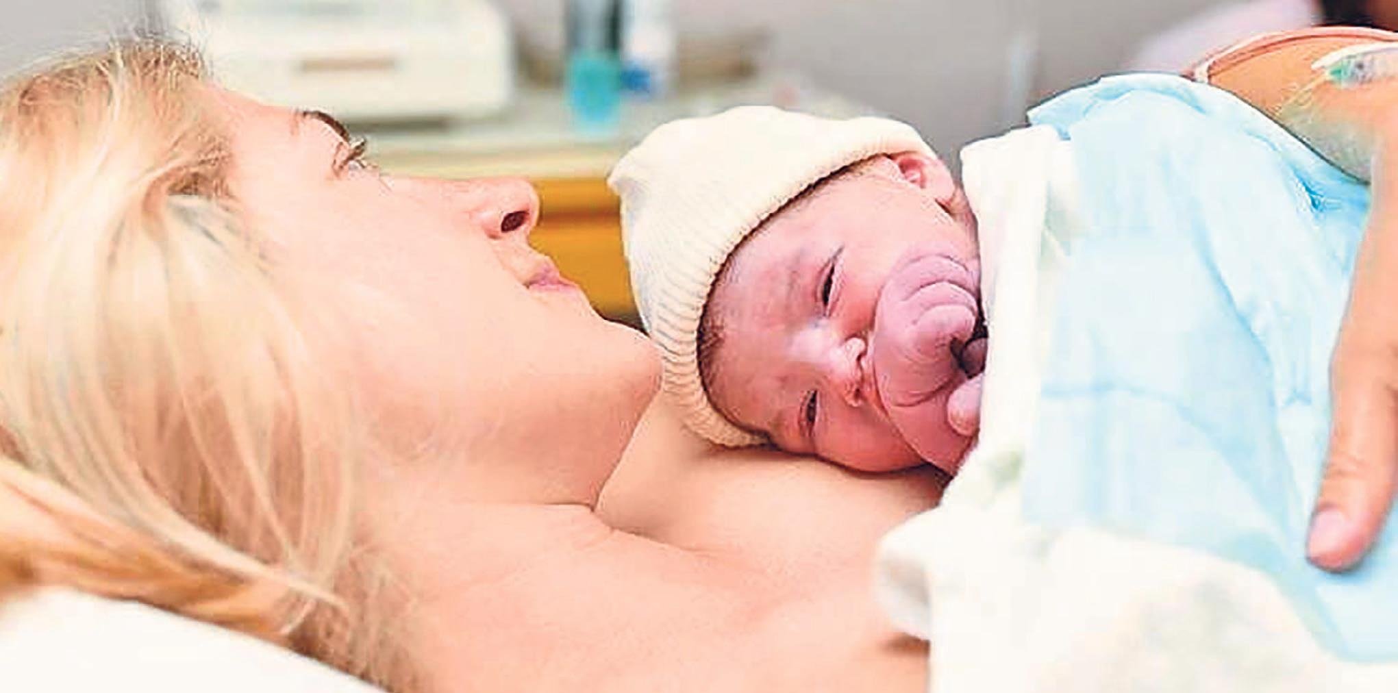 bebek dogar dogmaz annesinin kollarinda temas halinde dinlenmeli pazar haberleri