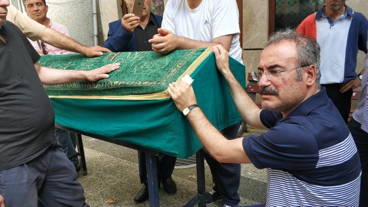 Oğlu öldürülen kaymakam gözyaşlarına engel olamadı