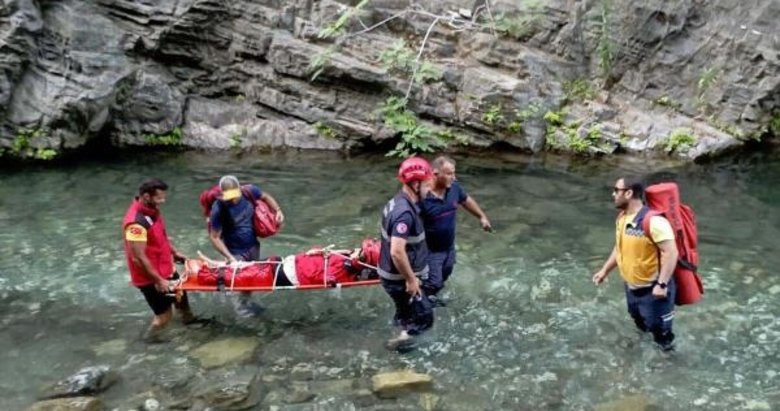 Balıkesir’de kanyona düşen kadını itfaiye ekipleri kurtardı