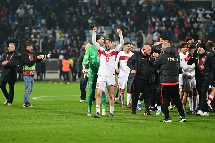 a-milli-futbol-takimi-genis-kadrosu-aciklandi-iste-dunya-kupasina-gidecek-isimler-1779121427721.png