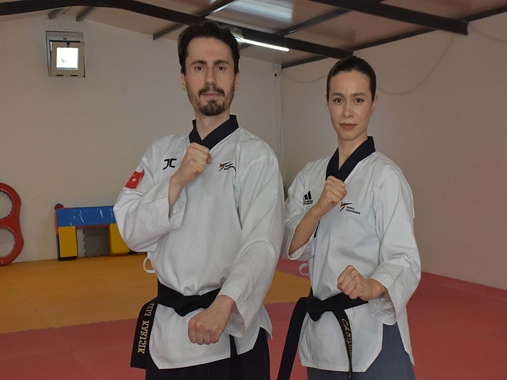 Tekvandocu çiftten iki altın madalya