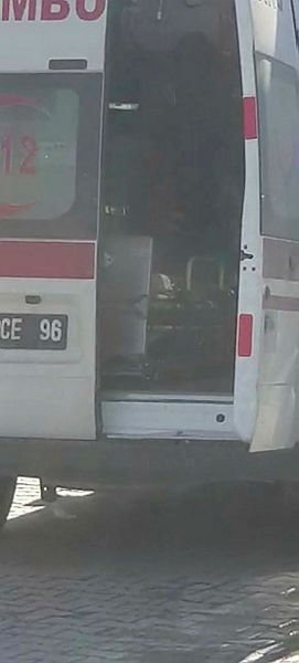 Şiddet gören kızını korumaya çalışırken canından oldu