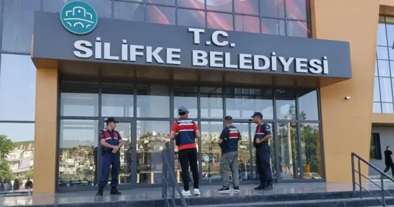 Mersin Silifke Belediyesi’ne yolsuzluk operasyonu! Çok sayıda gözaltı var!