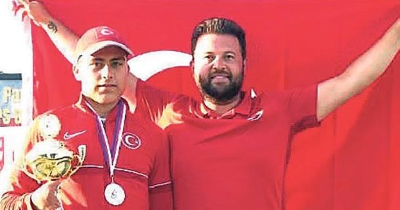 İki parmaklı şampiyon