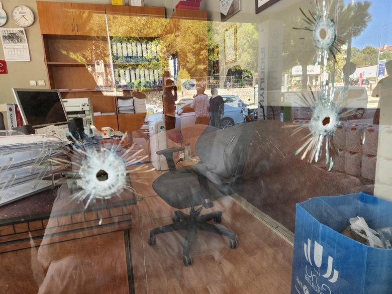 CHP Urla İlçe Başkan adayının iş yerine silahlı saldırı