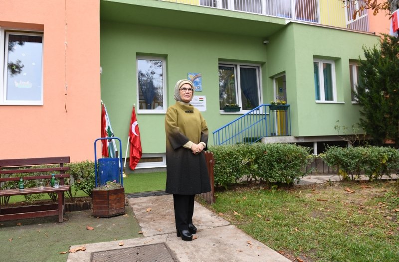 Emine Erdoğan Macaristan Kispest Gökkuşağı Anaokulu açılışına katıldı