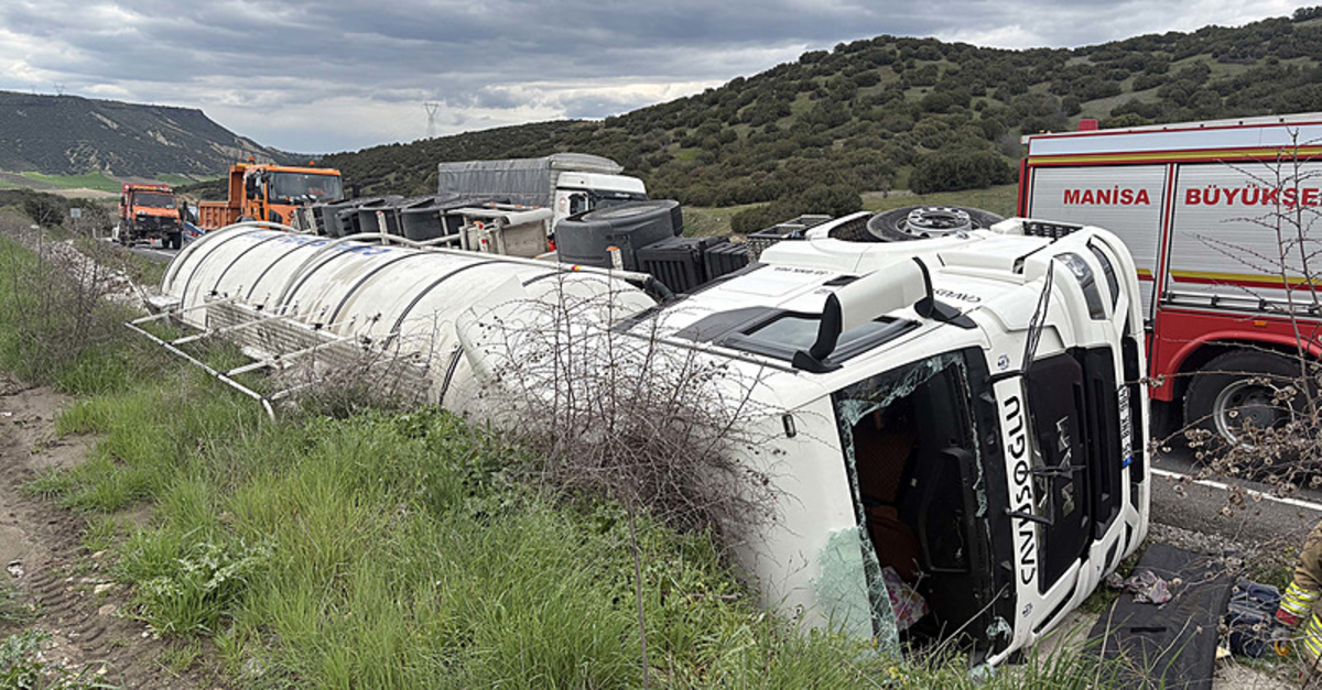 Manisa'da akılalmaz kaza! Yağmur suyu tahliye kanalına devrildi