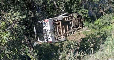 Aydın’da minibüs uçuruma yuvarlandı: 1 ölü, 1 yaralı