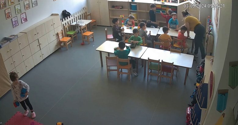 Balıkesir’deki kreşte skandal görüntü! 4 yaşındaki çocuğun eline tırnaklarını geçirdi