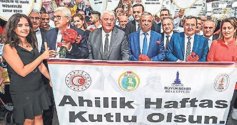 İzmir’de karnaval havasında Ahi Festivali