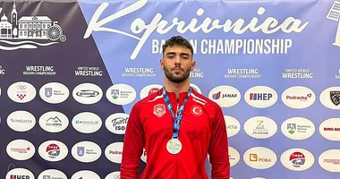 İzmirli Muhammed’den gümüş madalya!