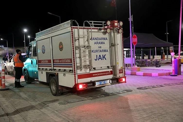 Erzincan’daki toprak kaymasında son durum! Yüzlerce personel 9 işçiyi kurtarmak için zamanla yarışıyor