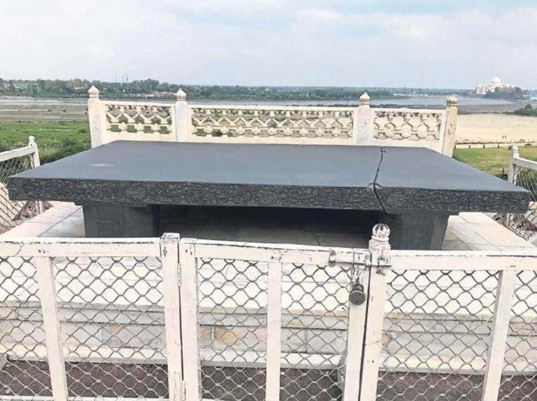 Tarihin görkemini taşıyan ihtişamlı tahtlar