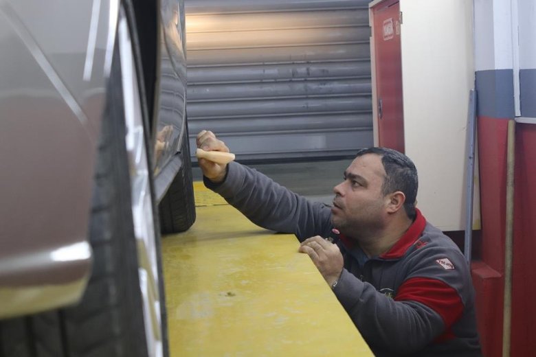 İkinci el araç piyasasında büyük düşüş: Ekspertizler sinek avlıyor