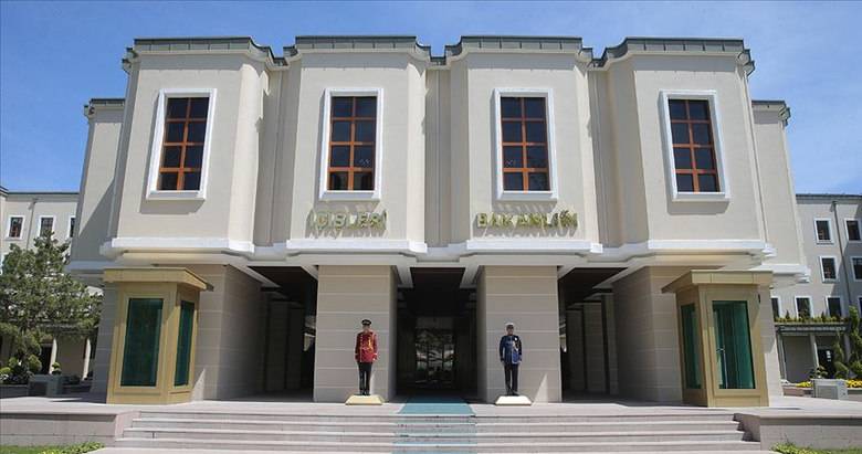 Bakanlık duyurdu! Kırmızı bültenle aranan 13 suçlu yakalandı