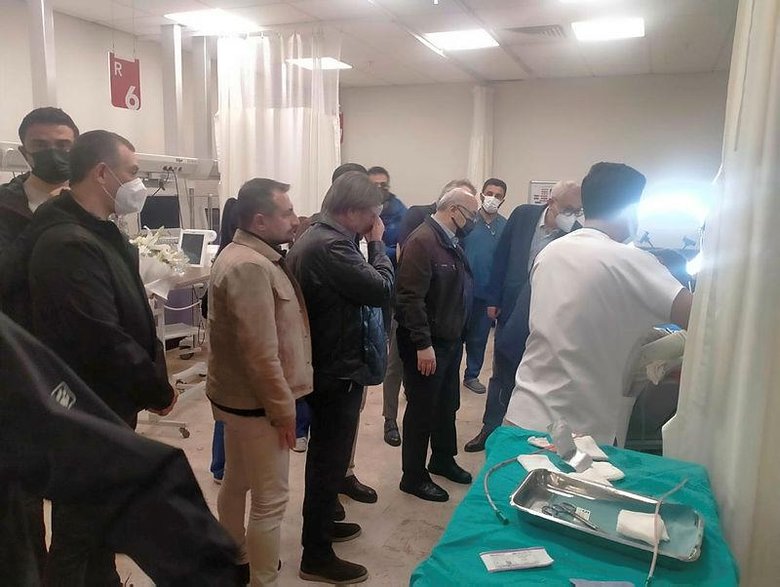 Göztepe - Altay maçında olaylar çıktı: Tribüne fişek, kaleciye sopalı saldırı!