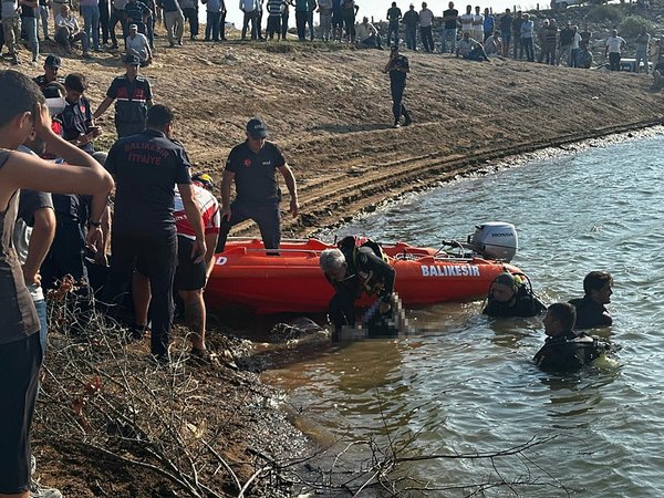 Balıkesir’de serinlemek için gölete giren iki çocuk boğuldu