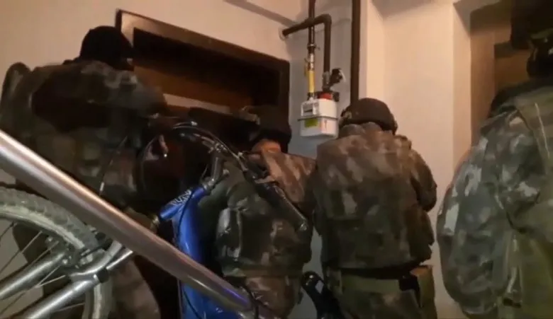 İzmir merkezli film gibi operasyon! Yasa dışı bahisten 20 milyon liralık vurgun