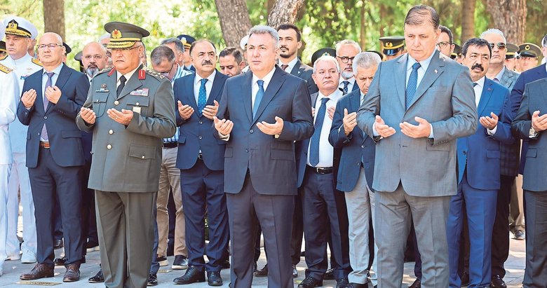 15 Temmuz Şehitleri İzmir’de dualarla anıldı