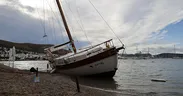 Bodrum’da rüzgar 15 metrelik yelkenli tekneyi devirdi!